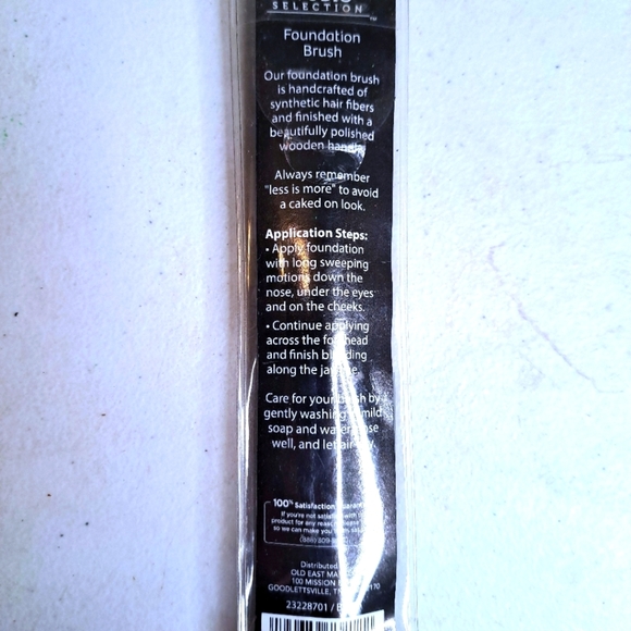 Studio Selection foundation brush. - Picture 3 of 8